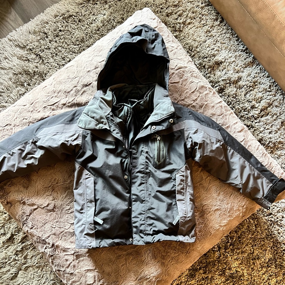 BOYS’ NORTH FACE 2 in 1 JACKET, SIZE 6